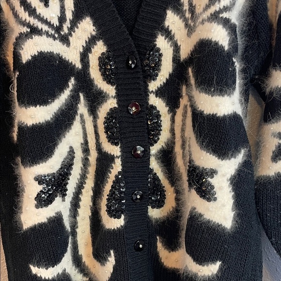 Vintage Christine Black & White Fuzzy Knit Cardigan, Beaded Button  Size M - Picture 6 of 12